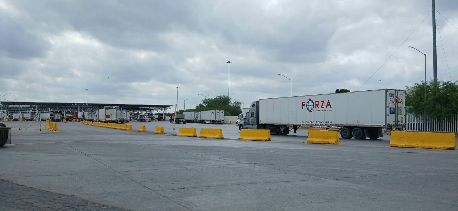 Disminuye flujo comercial hacia Texas por revisiones fronterizas