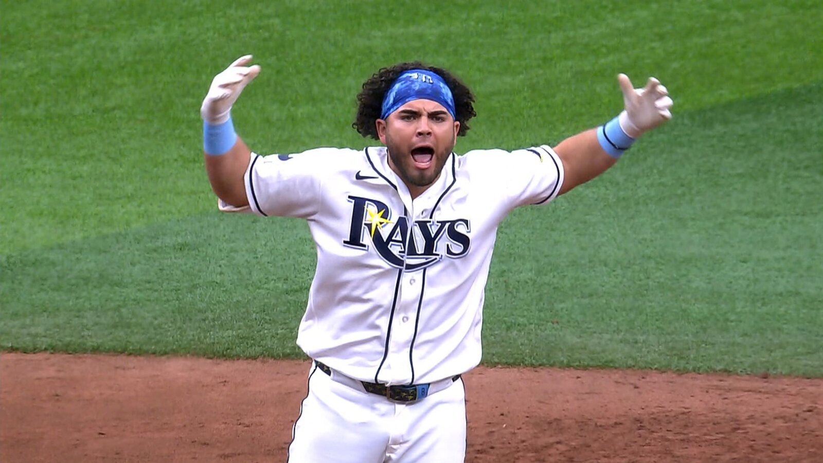 Rays logran sexta barrida tras remontada