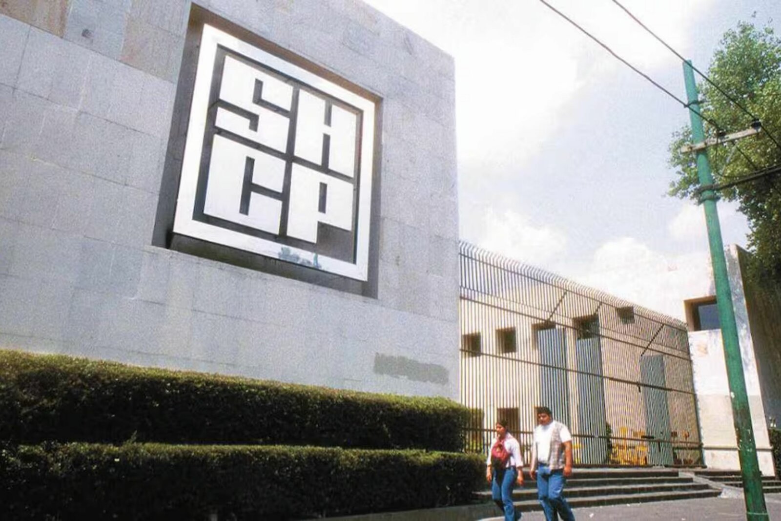 Hacienda defiende finanzas públicas tras ajuste de Moody’s a México