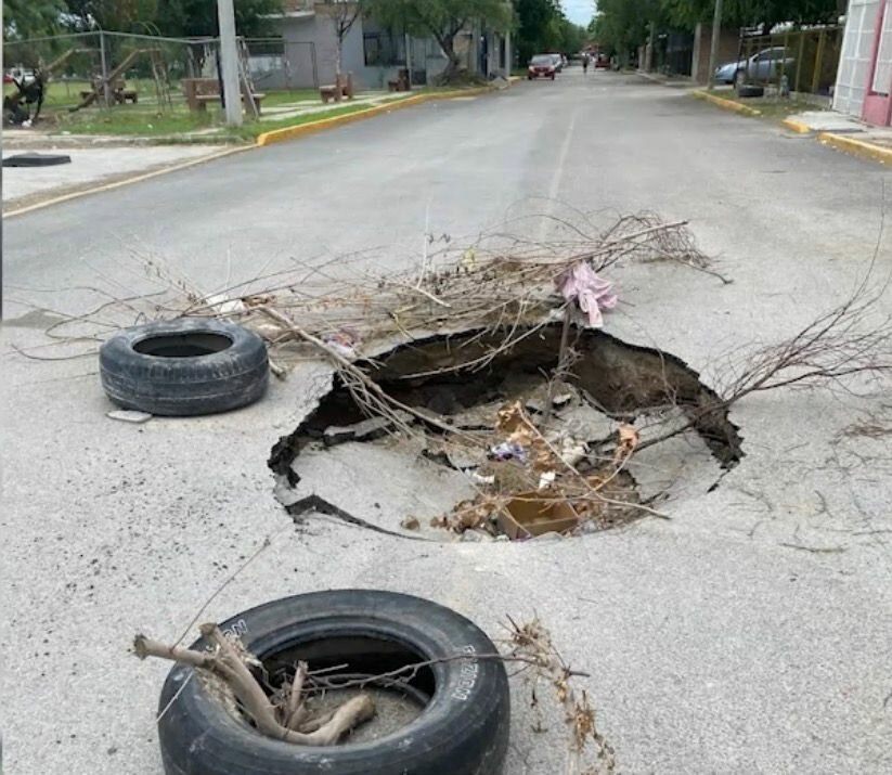 Socavón en colonia Bravo mantiene en alerta a residentes por riesgo estructural