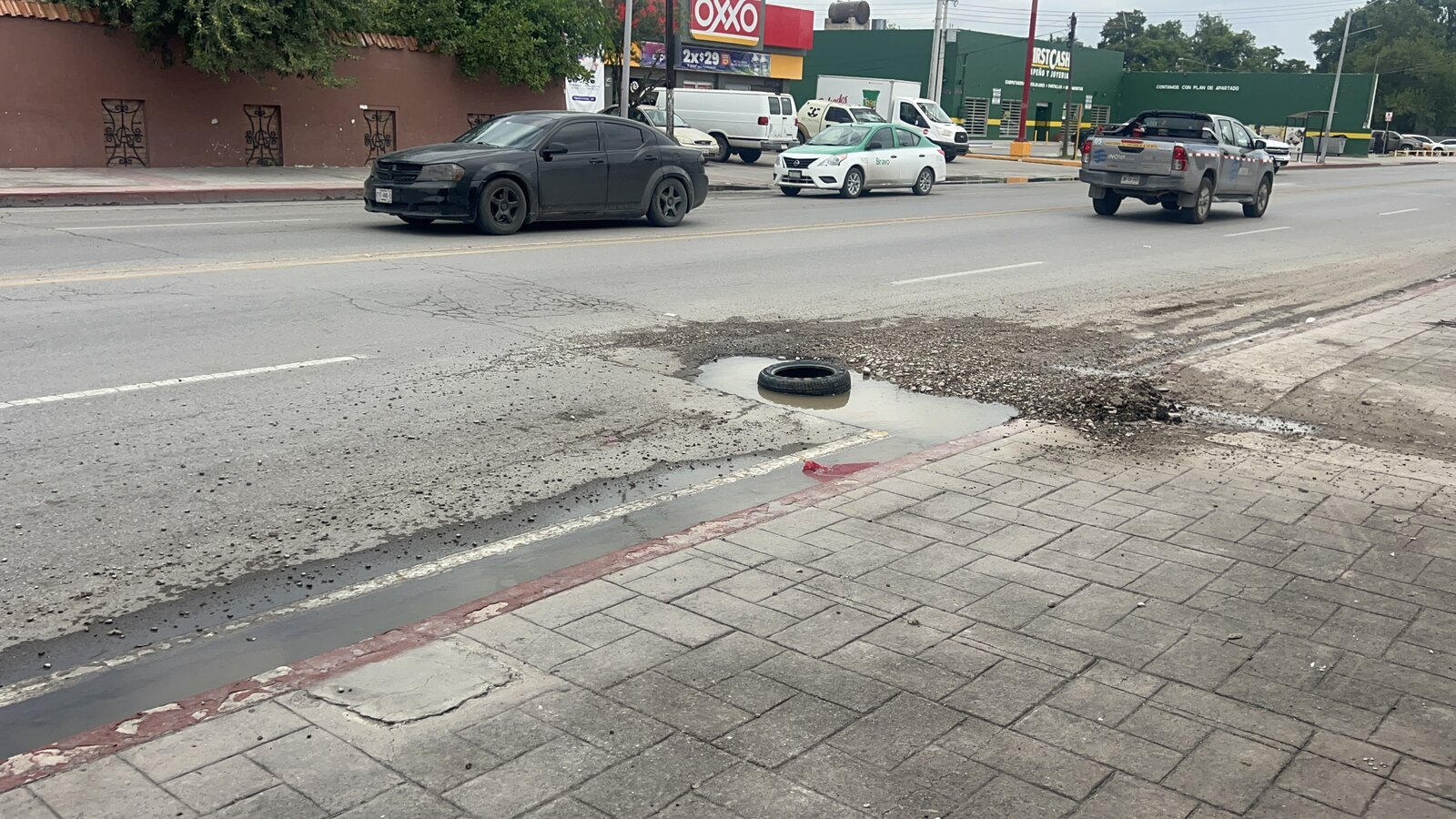 Baches: En este tramo se concentra gran parte de la actividad comercial de la ciudad, con negocios, oficinas y flujo constante de autos.