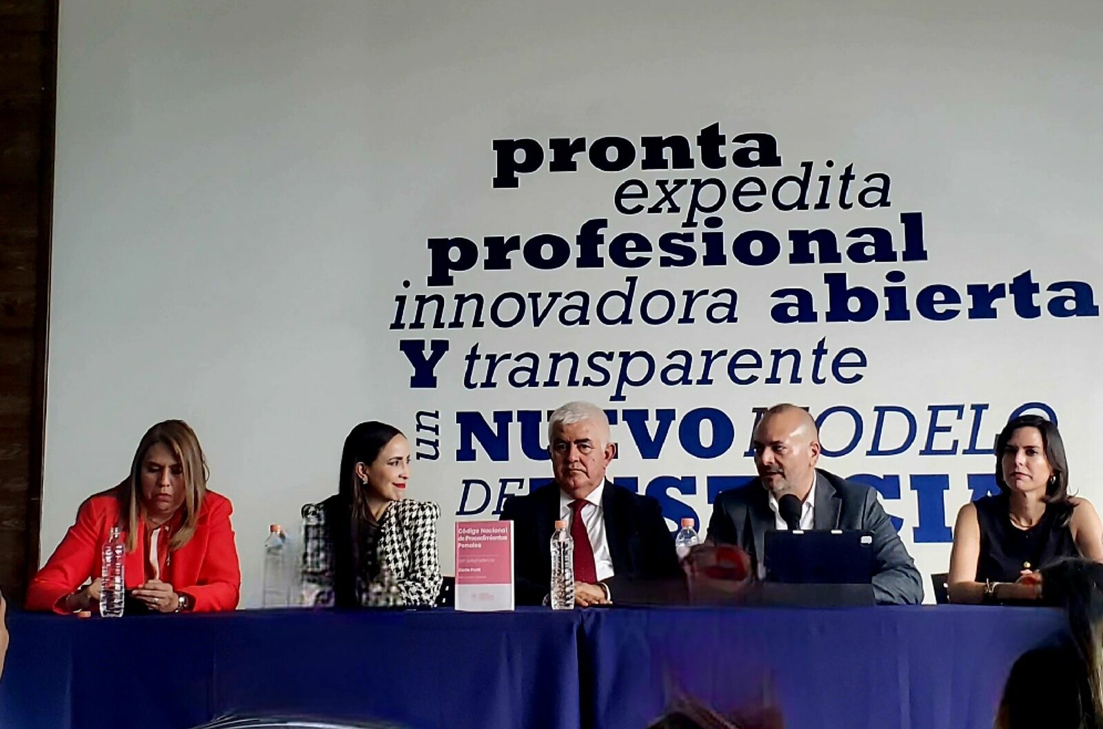 Presentan en Nueva Rosita libro Código Nacional de Procedimientos Penales