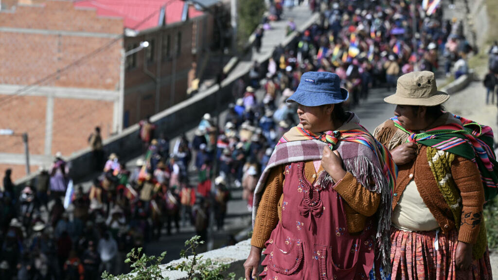 Miles de trabajadores protestan en La Paz contra gobierno de Bolivia