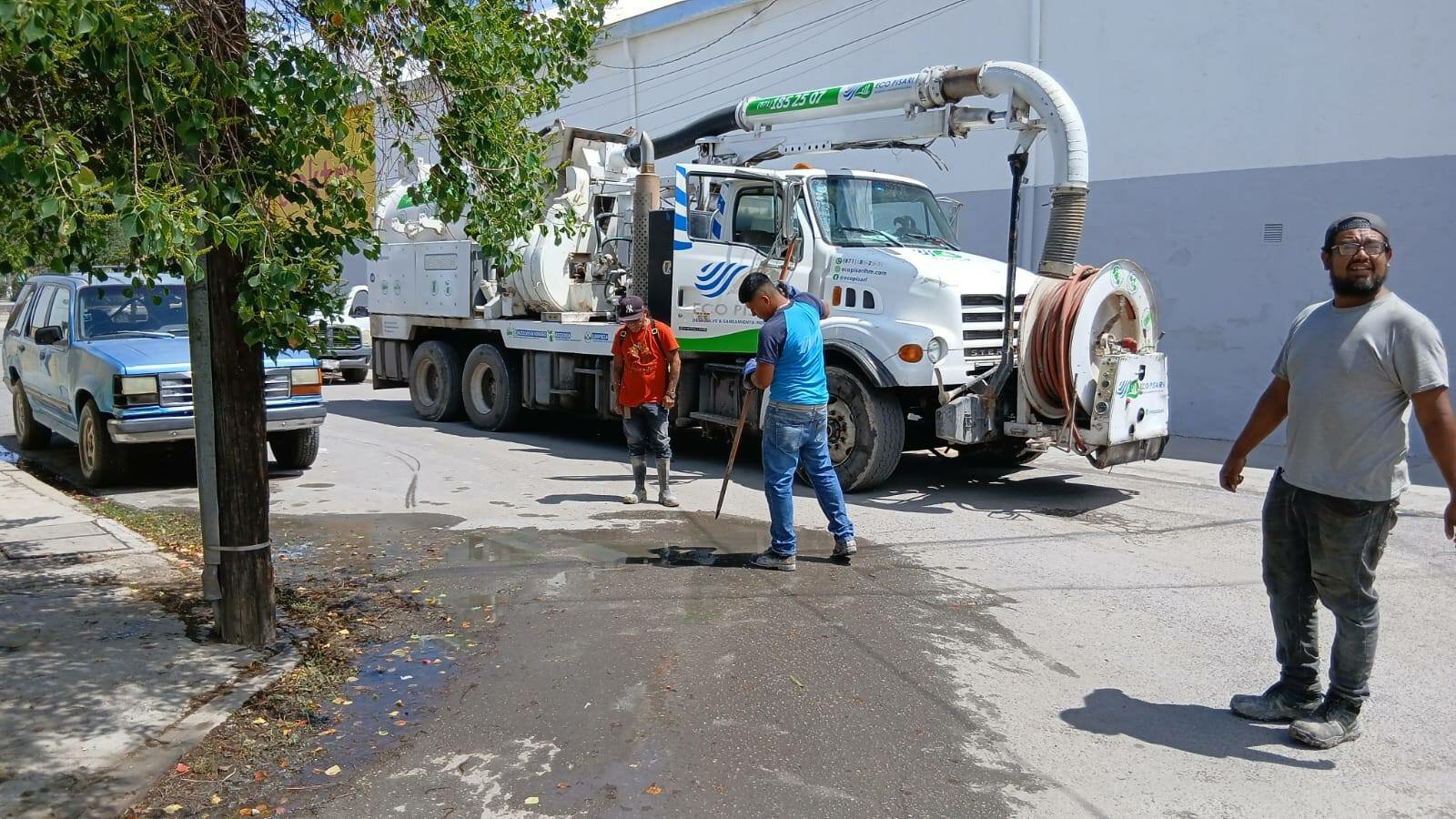 Óscar Ríos mantiene atención a problemas de drenaje en Nueva Rosita