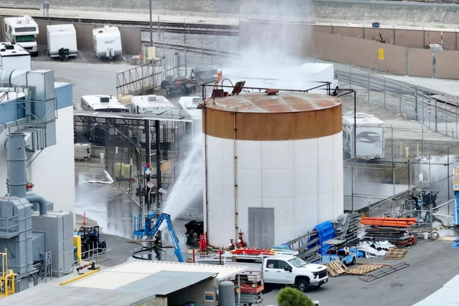 California declara emergencia por fuga química y riesgo de explosión