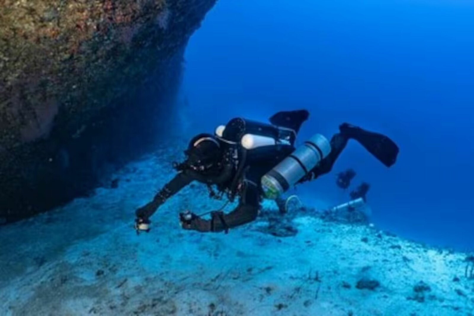 Cinco buzos italianos mueren atrapados en cueva de Maldivas