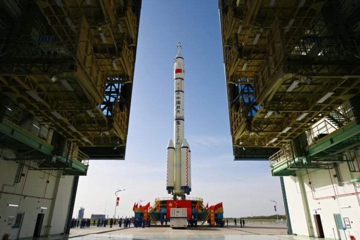 China lanza misión espacial con astronauta por un año