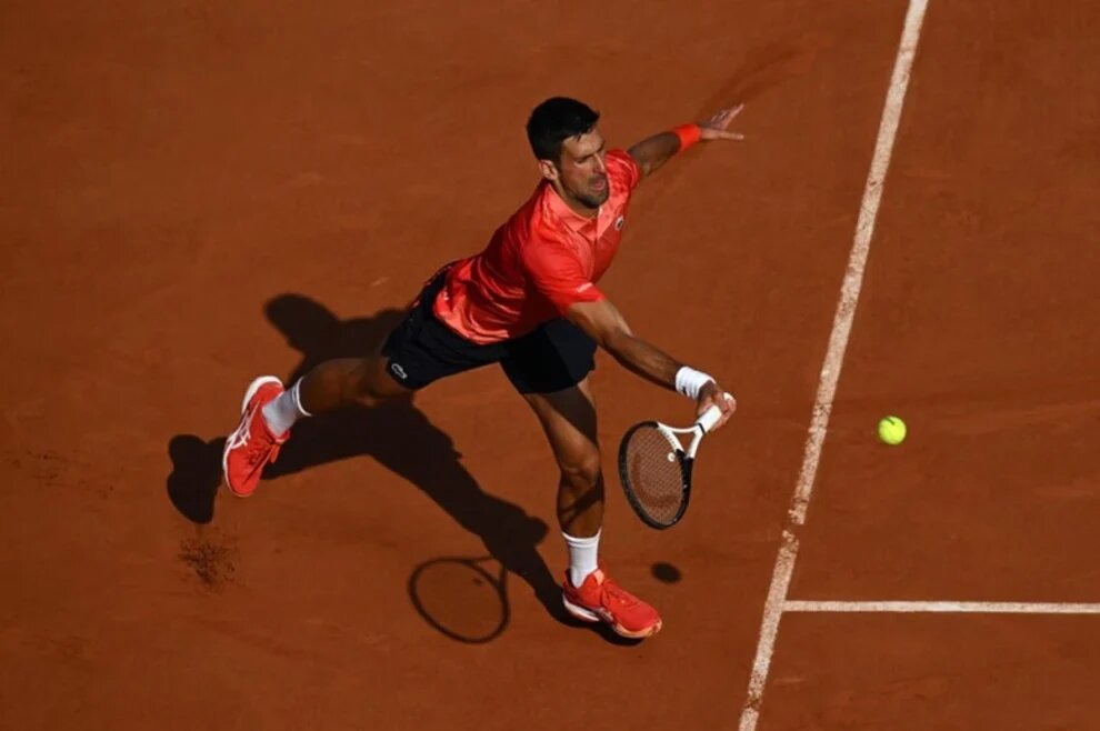Djokovic remonta ante Mpetshi Perricard en Roland Garros