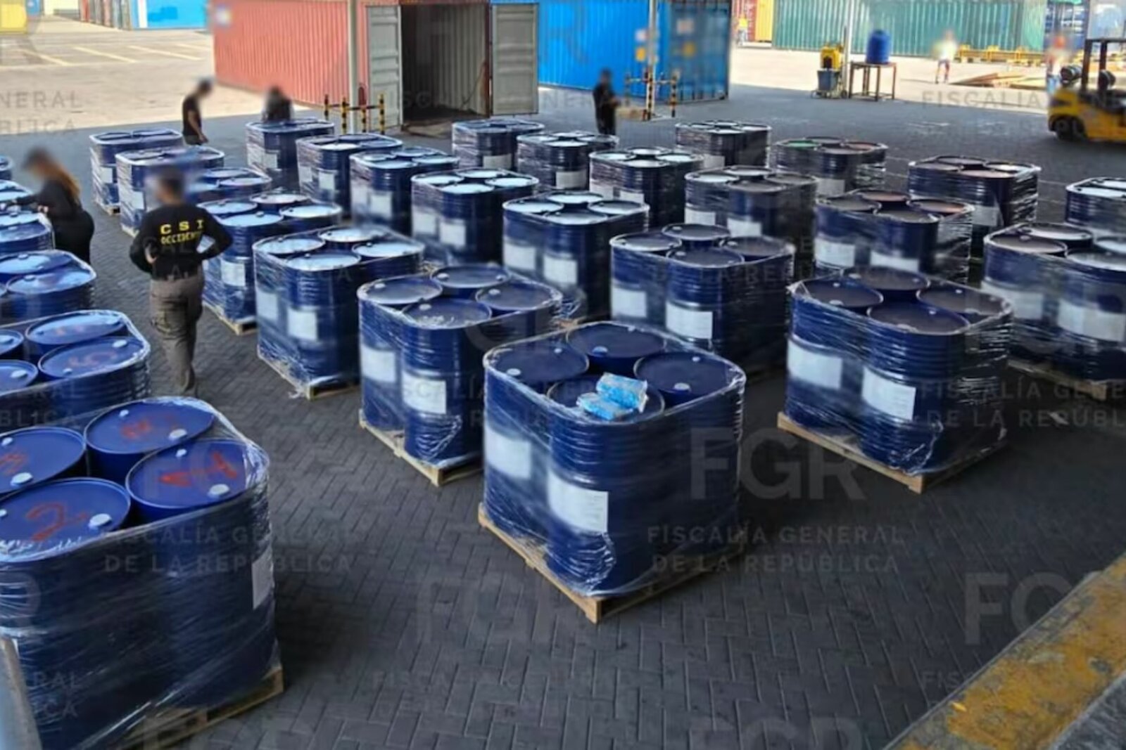Aseguran 54 mil litros de precursores químicos en Manzanillo