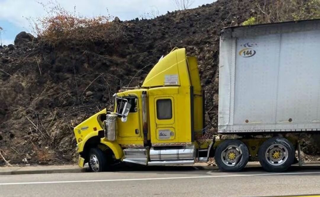 Tráiler sin frenos provoca choque en caseta de Arriaga, Chiapas