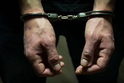 Operativos de la Marina en Sinaloa dejaron 13 detenidos, armas largas, explosivos y equipo táctico presuntamente vinculado con La Chapiza.  Elementos