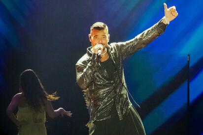 Ricky Martin suspende concierto por gas lacrimógeno