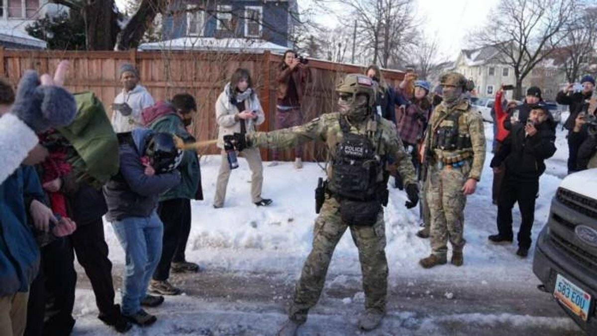 Denuncian uso de gas pimienta del ICE en protesta migratoria