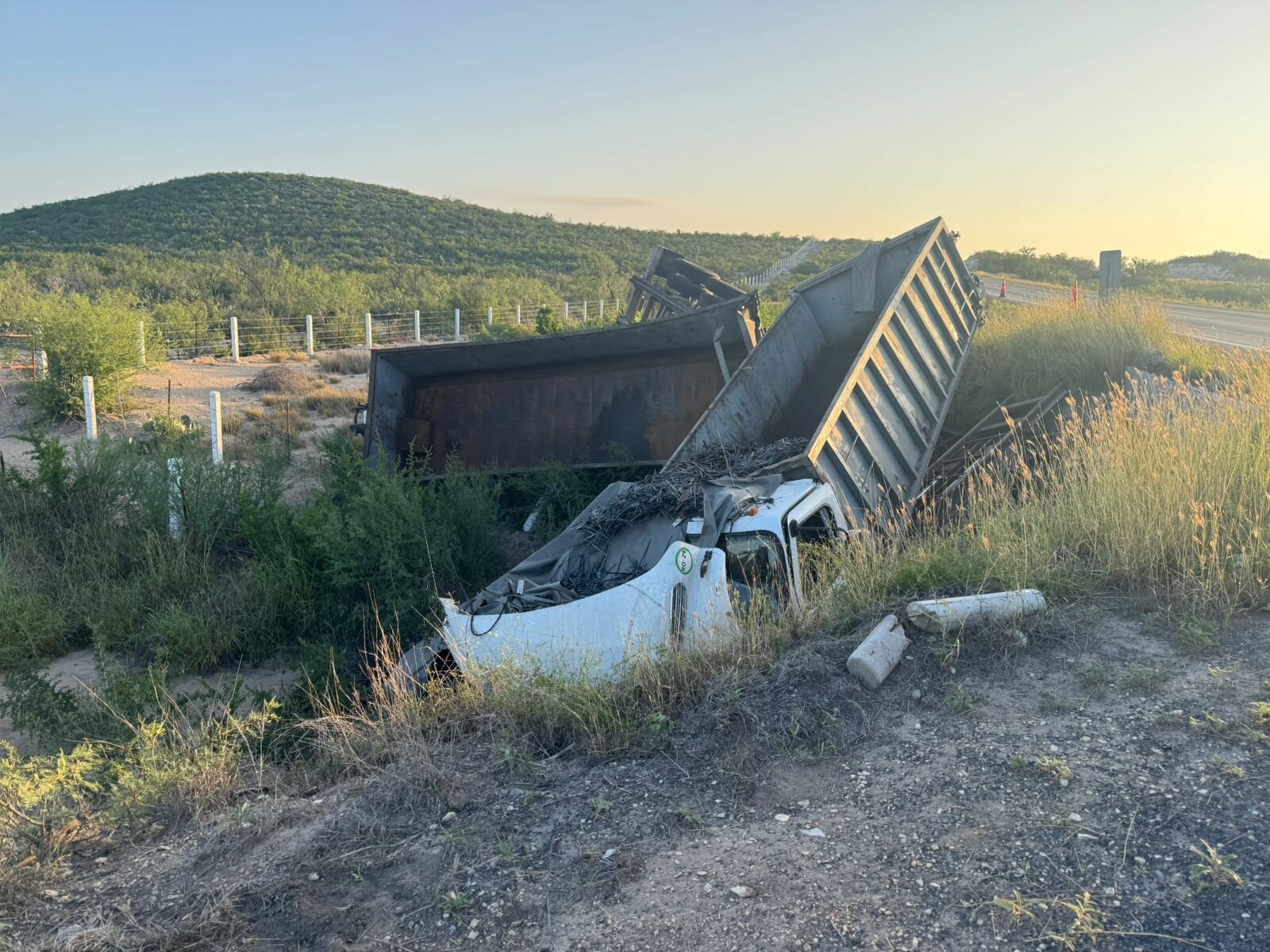Tráiler de doble remolque se sale de autopista Premier Coahuila