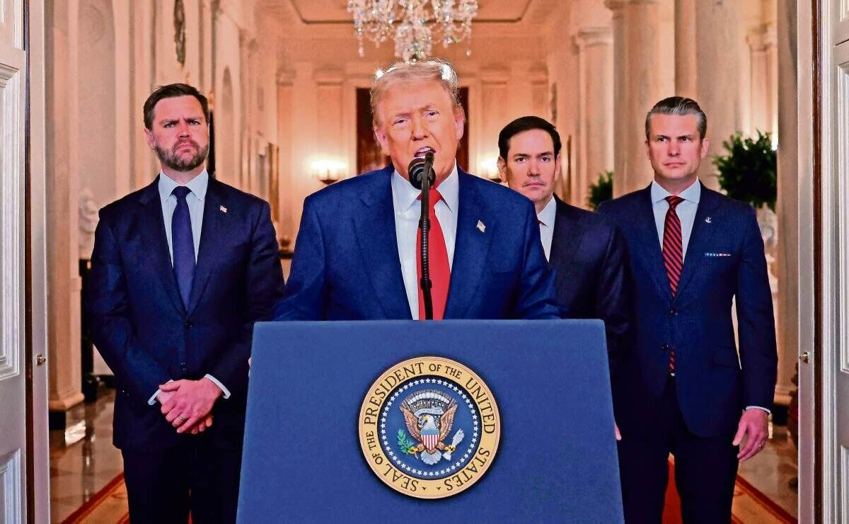 Trump destaca operaciones en Irán y Venezuela en Arlington
