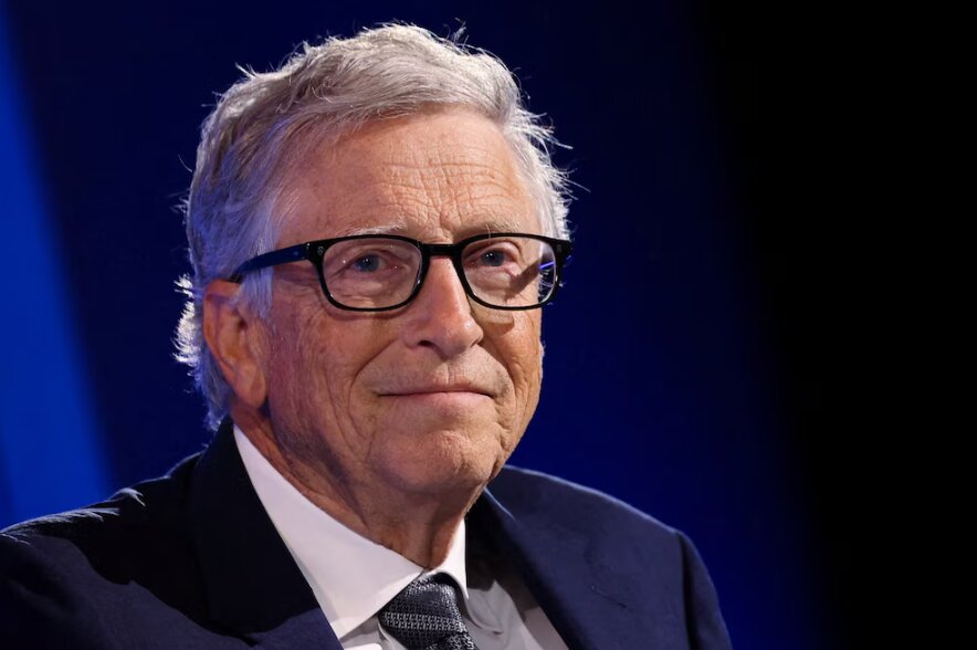 Bill Gates propone limitar celulares durante la infancia