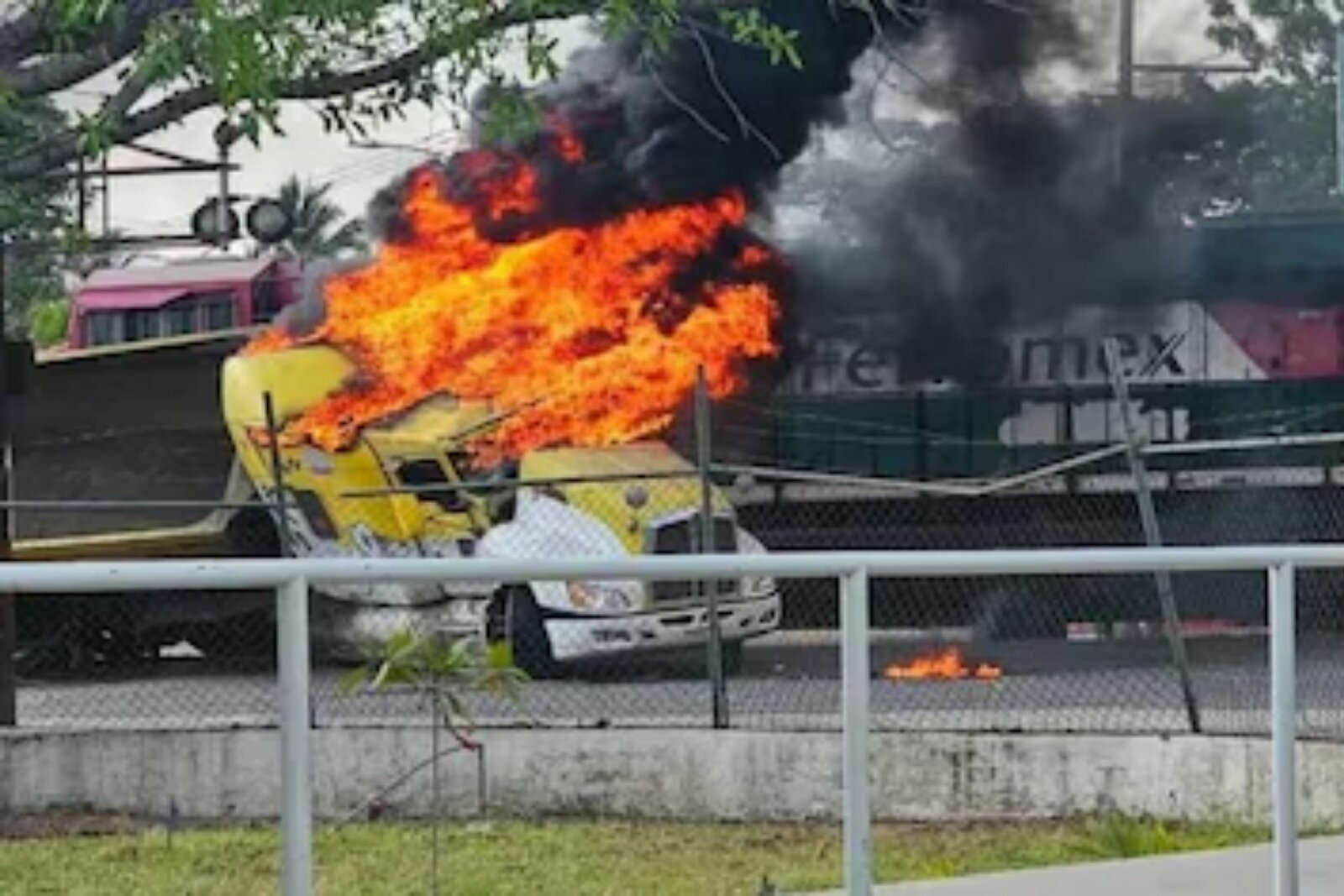 Reportan bloqueos en Colima tras presunto enfrentamiento armado en Caleras