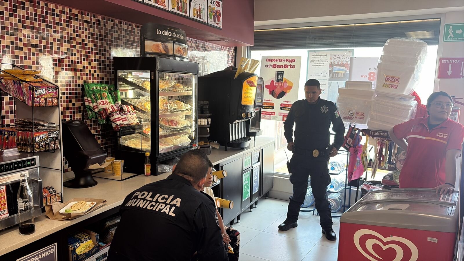 PRONNIF indaga abandono de niño en Oxxo