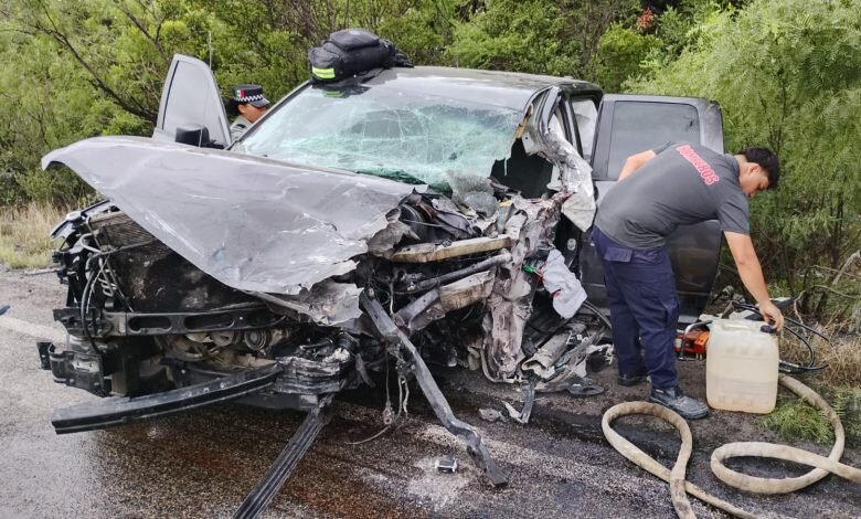 Choque frontal deja a conductor grave en la carretera 57