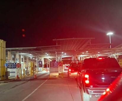 Caos y largas filas desesperan a usuarios de los puentes internacionales en Piedras Negras
