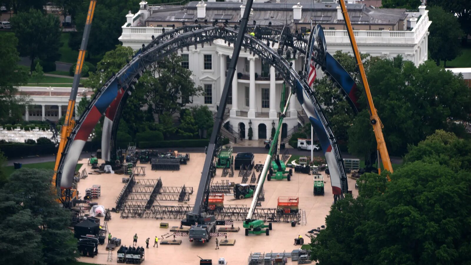 Inician obras de arena temporal UFC en la Casa Blanca