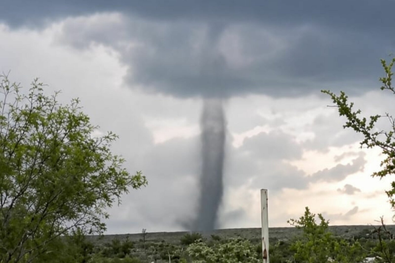 Confirman tornado en Santa Eulalia; emiten alerta urgente a la población