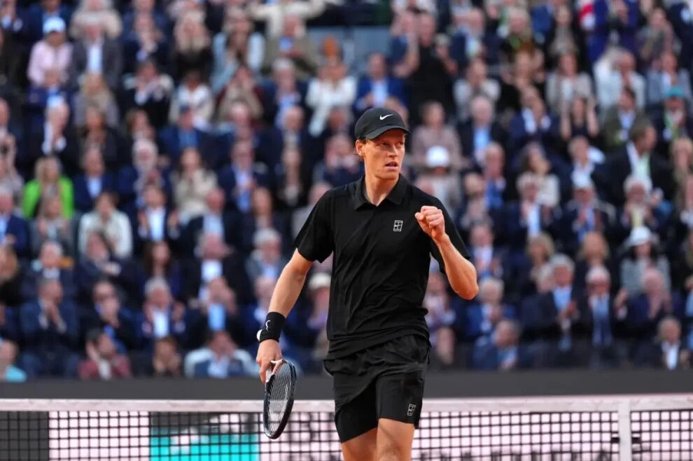 Jannik Sinner debuta con triunfo en Roland Garros 2026