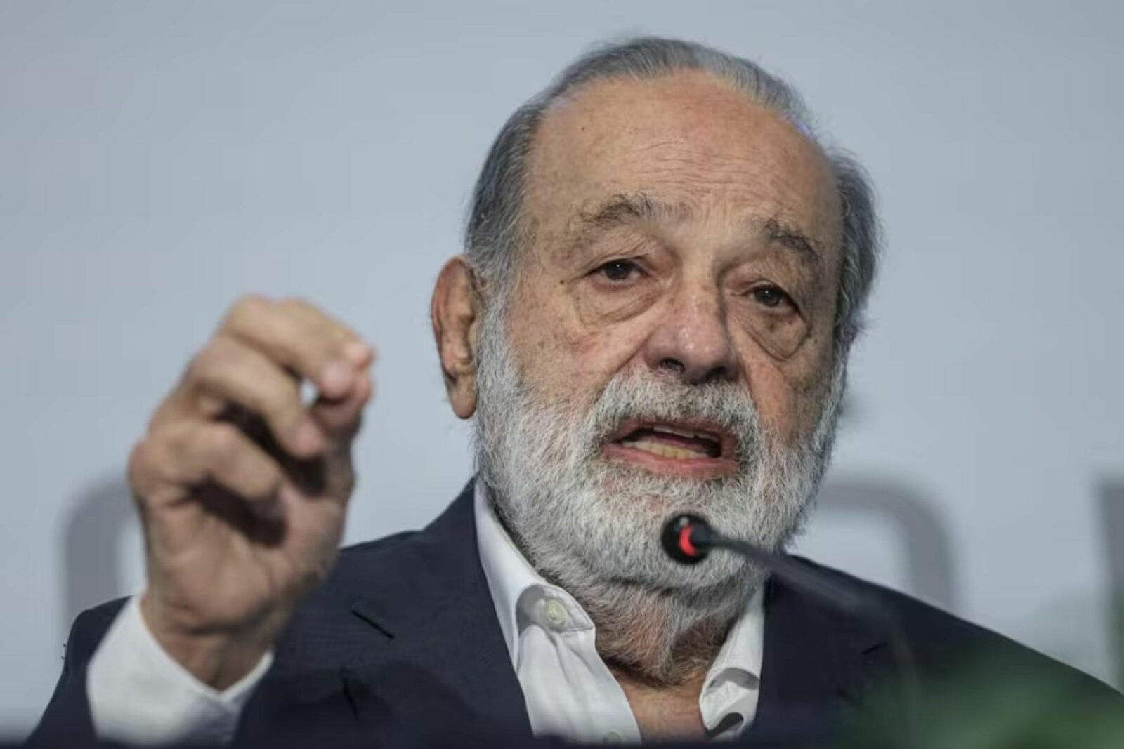 Carlos Slim afirma que Pemex enfrenta uno de los principales retos económicos de México