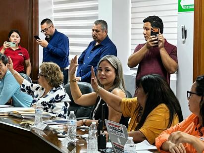 FERIA MONCLOVA 2026 Se permitió recibir 2 propuestas formales para participar en el procedimiento.   La regidora Nayeli Vázquez, presidenta de la Comisión de Desarrollo Económico