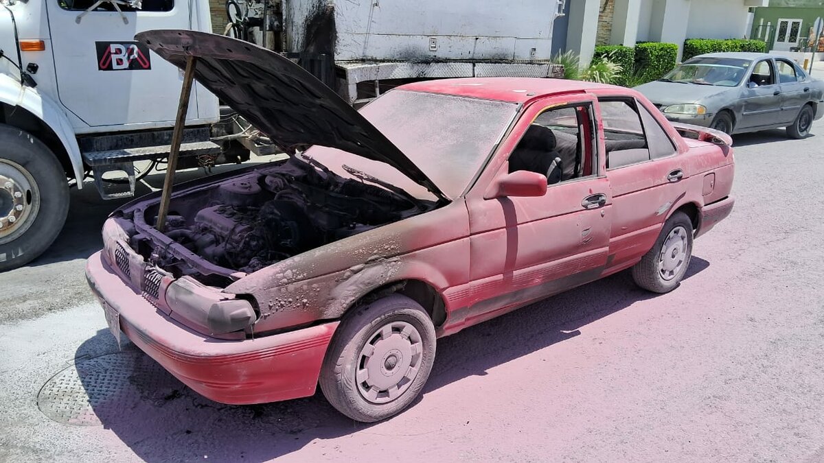 Se incendia automóvil con familia a bordo en Frontera