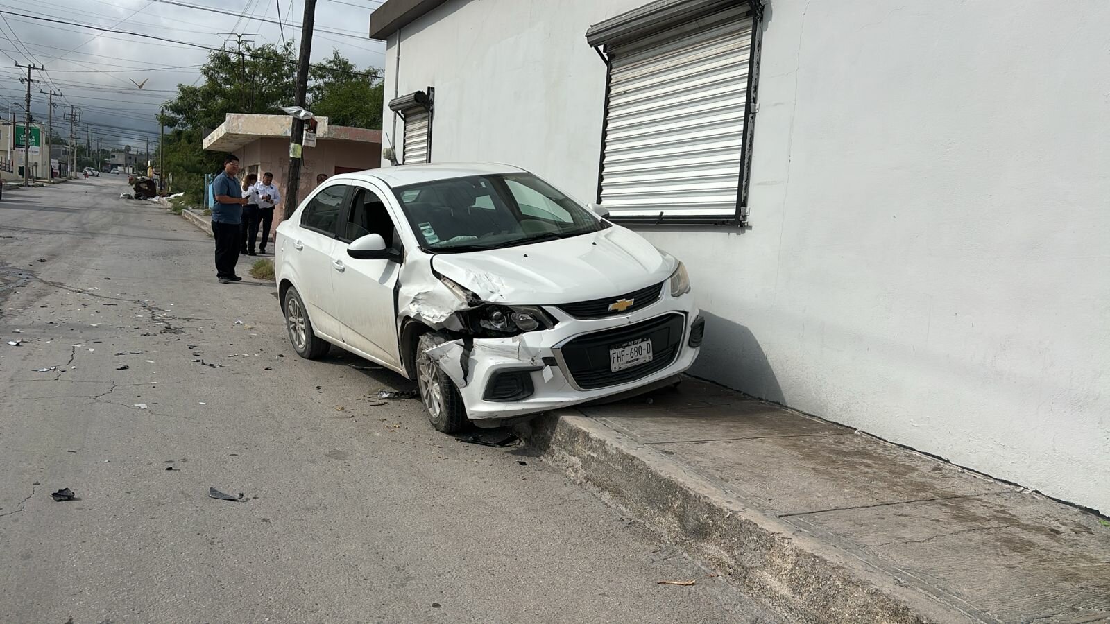 Choque en cruce de Las Flores deja cuantiosos daños y moviliza a cuerpos de emergencia