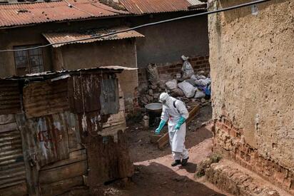  ÉBOLA Canadá anunció nuevas restricciones sanitarias por el brote de ébola, incluyendo aislamiento obligatorio para viajeros y suspensión temporal de trámites