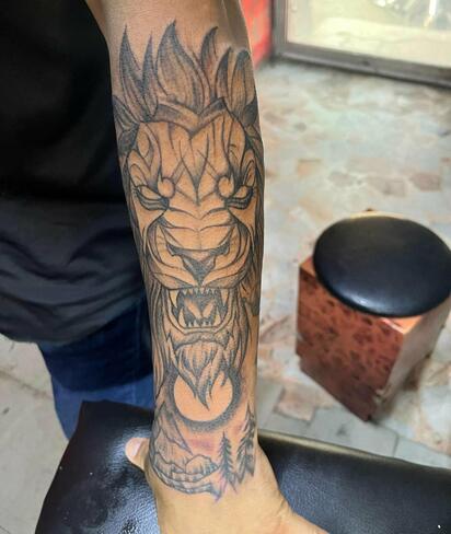 El arte corporal mantiene una presencia cada vez más visible en Monclova, donde personas de distintos entornos recurren a los tatuajes como una forma