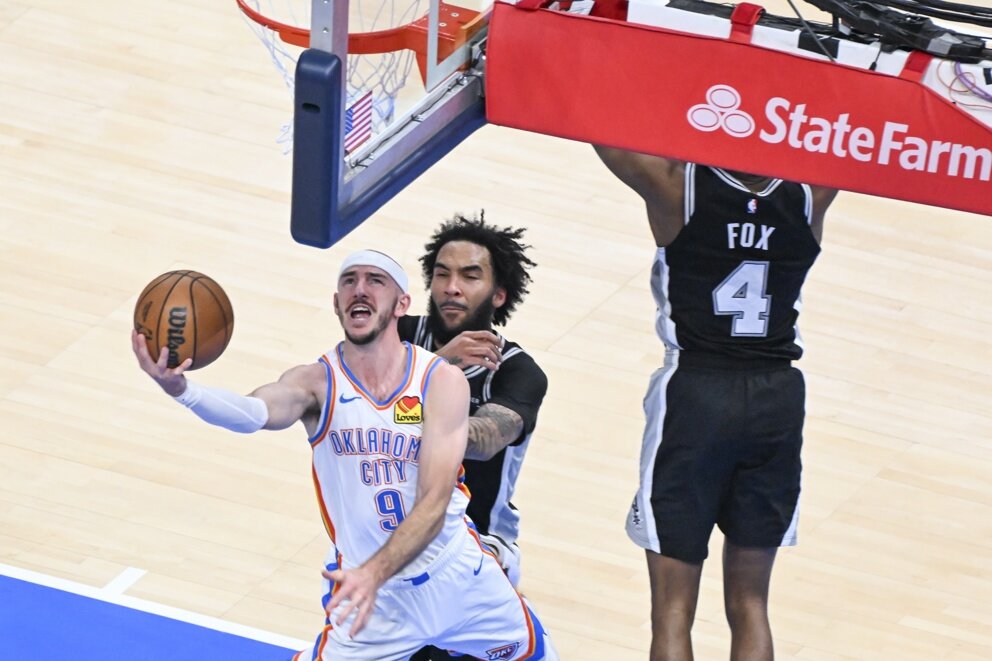 Thunder vence a Spurs y lidera 3-2 final Oeste