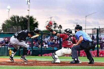   Acereros de Monclova comenzó con el pie derecho la serie ante Tecos de los Dos Laredos al imponerse 7-3 en el Parque La Junta de Nuevo Laredo, Tamaulipas,