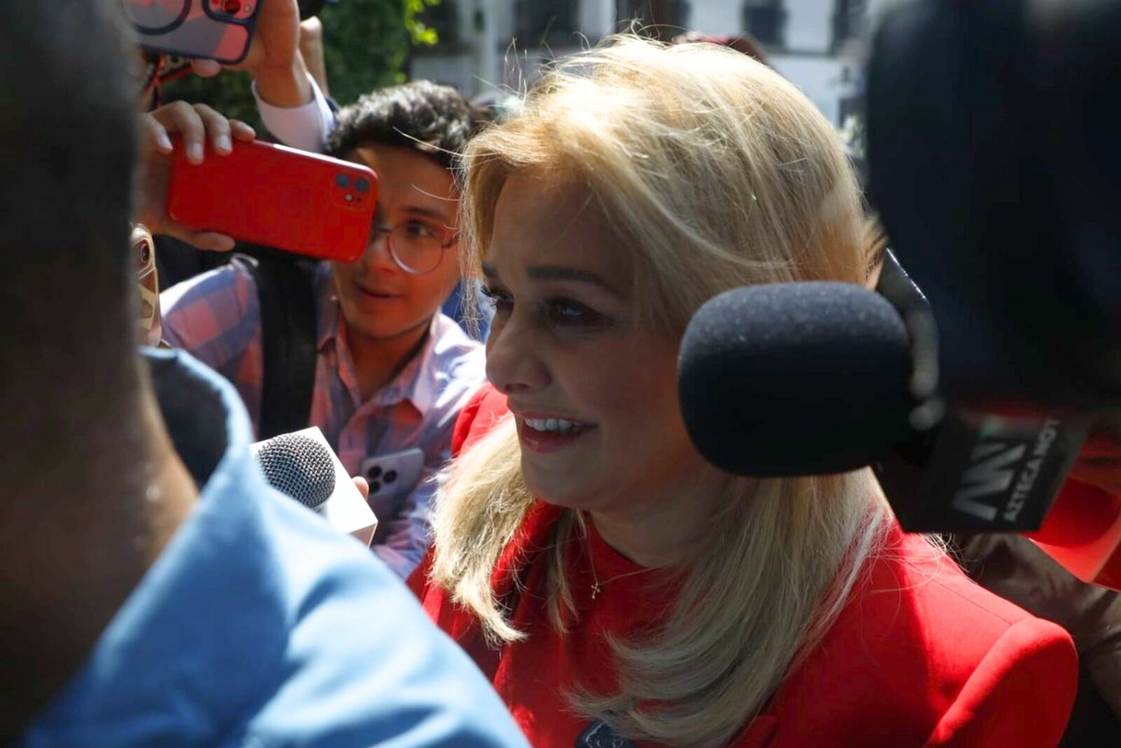 Maru Campos llega a comparecer a la FGR en la CDMX