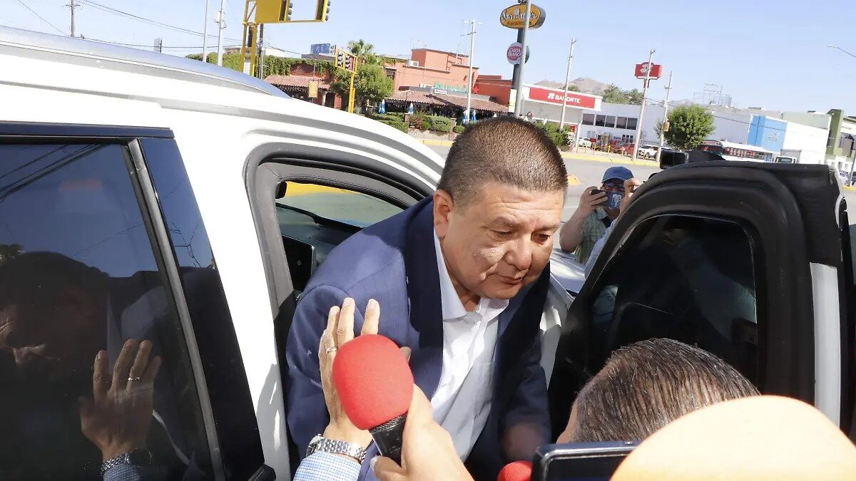 Comparece César Jáuregui ante FGR por narcolaboratorio y agentes fallecidos en Chihuahua