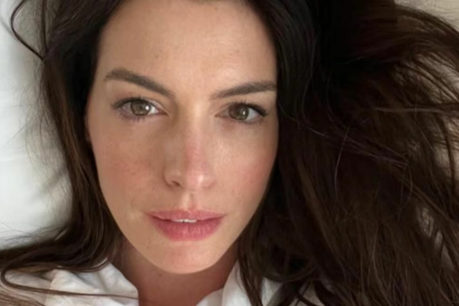 Anne Hathaway revela que vivió casi ciega durante una década