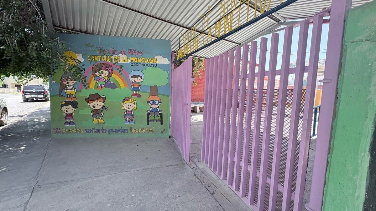 Kínder Santiago de la Monclova cierra por plaga de garrapatas