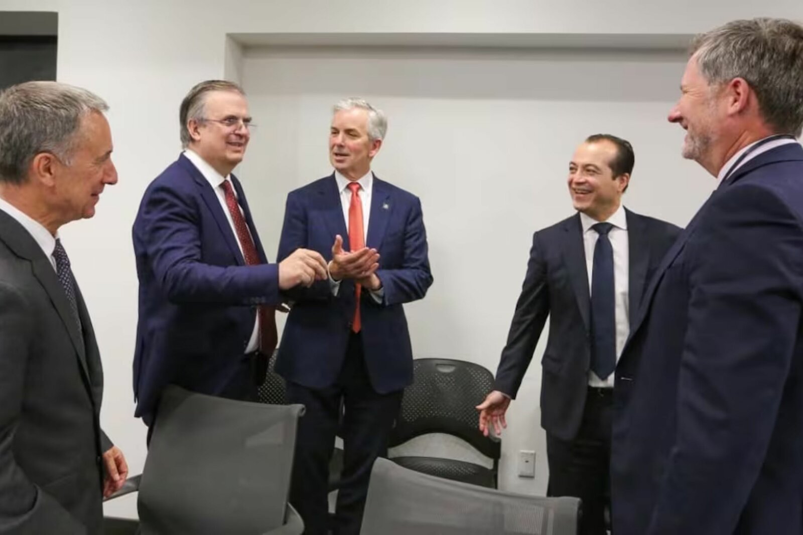 Ebrard confirma inicio de revisión del T-MEC; México aborda acero, aluminio y autos