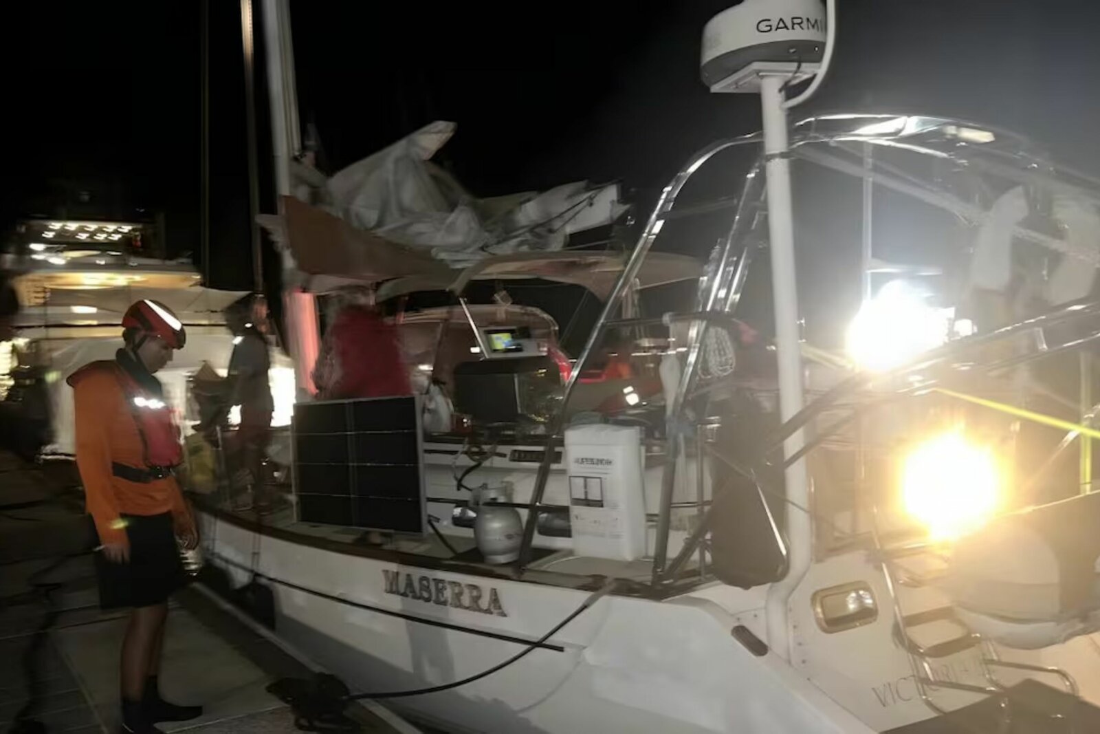 Rescatan velero con tres canadienses frente a costas de Los Cabos