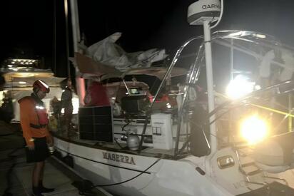 Un velero con tres turistas canadienses fue rescatado frente a Los Cabos tras quedar sin propulsión por una falla mecánica en mar abierto.  Elementos