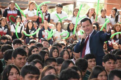 Llevan conferencia preventiva a estudiantes del CECYTEC en Piedras Negras.  Piedras Negras, Coahuila.- Con el objetivo de fortalecer la prevención y mantener