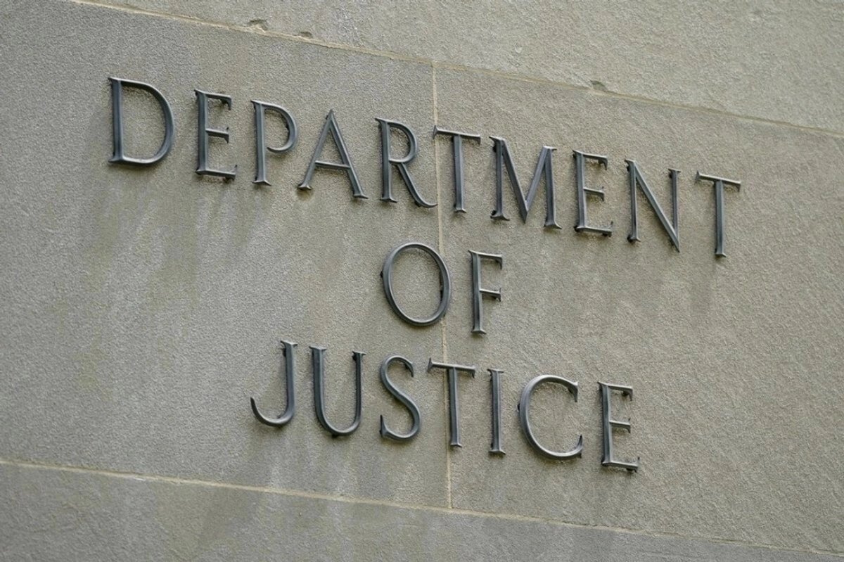 Gobierno de Trump demanda a cuatro estados por matrículas a agentes federales
