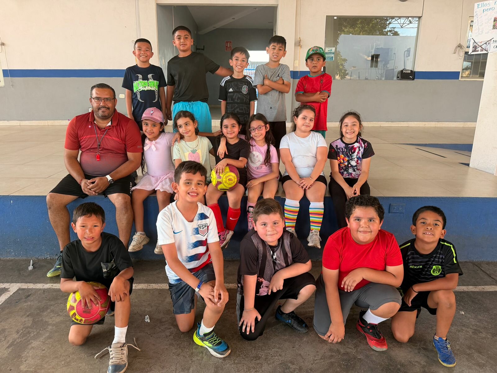 Academia de fútbol impulsa formación infantil en Nueva Rosita Coahuila