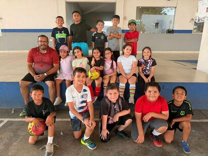 Academia de fútbol impulsa formación infantil en Nueva Rosita Coahuila