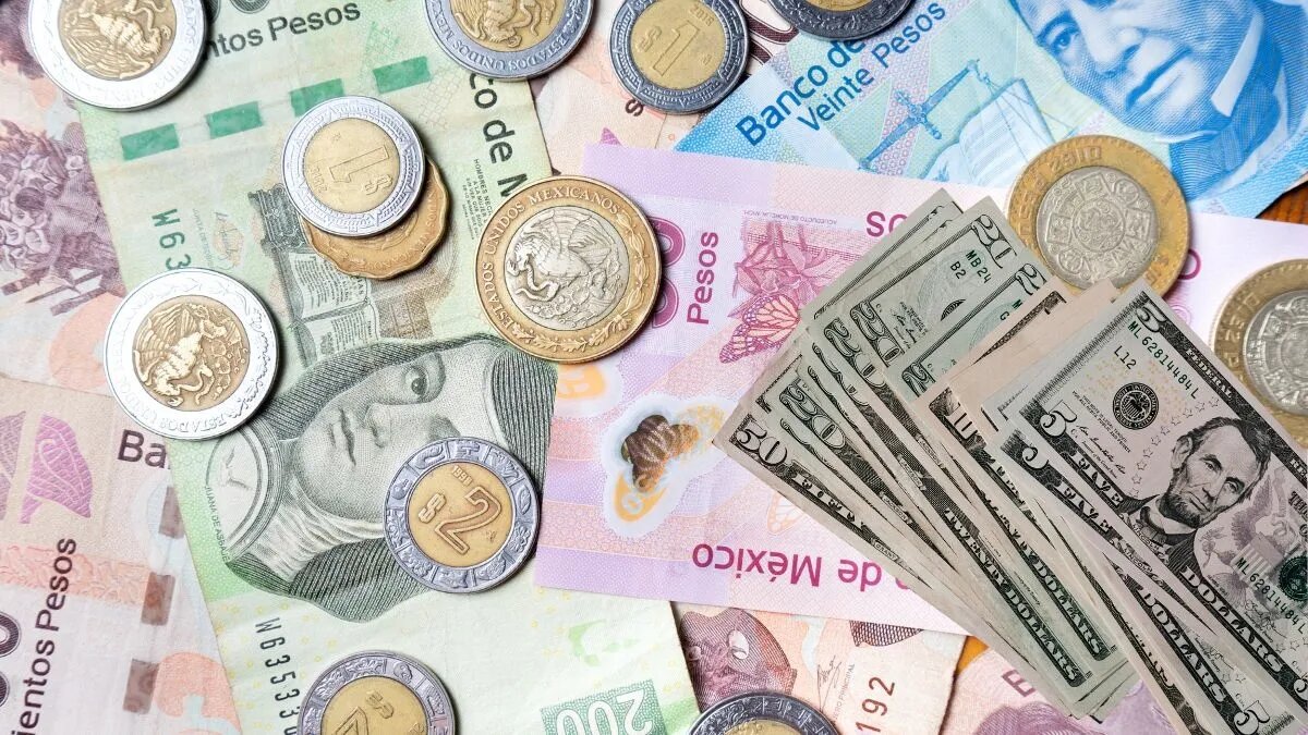 Peso mexicano avanza frente al dólar por expectativas globales