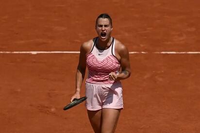 Sabalenka remonta y avanza a tercera ronda en Roland Garros