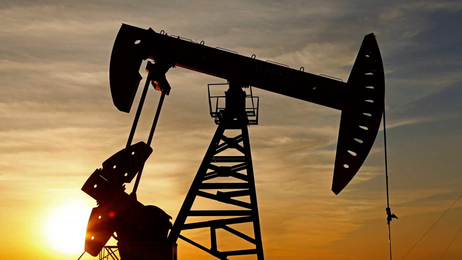 Petróleo cae 2% y registra su peor semana desde abril