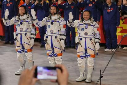 MISIÓN ESPACIAL Astronautas chinos regresaron a la Tierra tras casi siete meses en la estación Tiangong, en una misión clave para el programa espacial de China futuro Tres